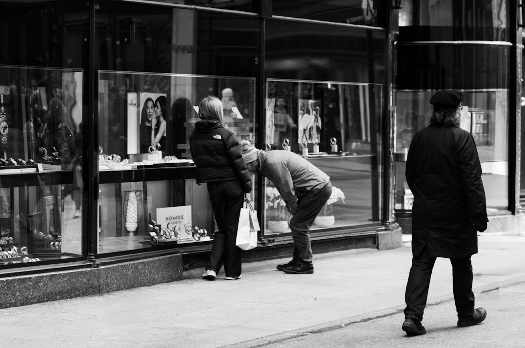store detective watching shopper